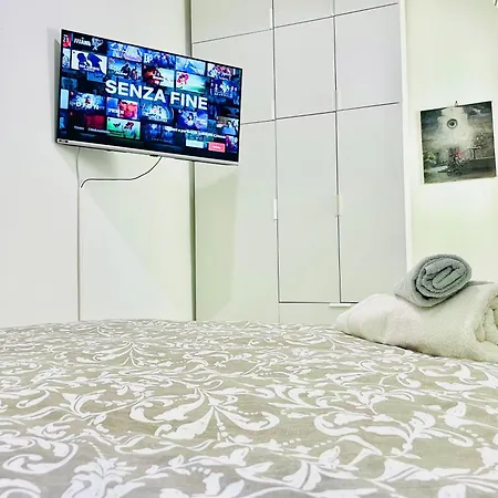 Tiny Apartment 8-3